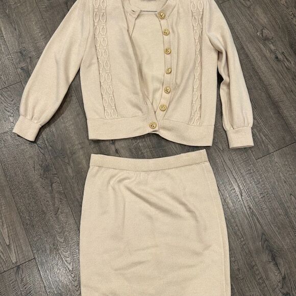 Elegant St. John Beige Women's Skirt & Sweater Set - Picture 1 of 6
